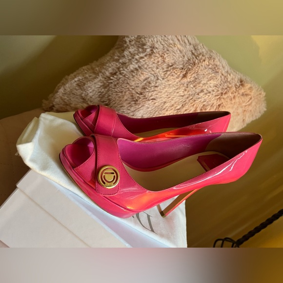 Christian Dior NWT VINTAGE Fuchsia Patent Leather Platform Dior Logo Heels 💕 - Picture 7 of 14